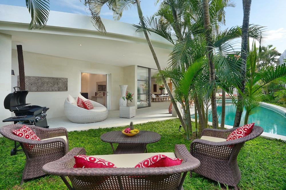 Seminyak White Design Villa Экстерьер фото