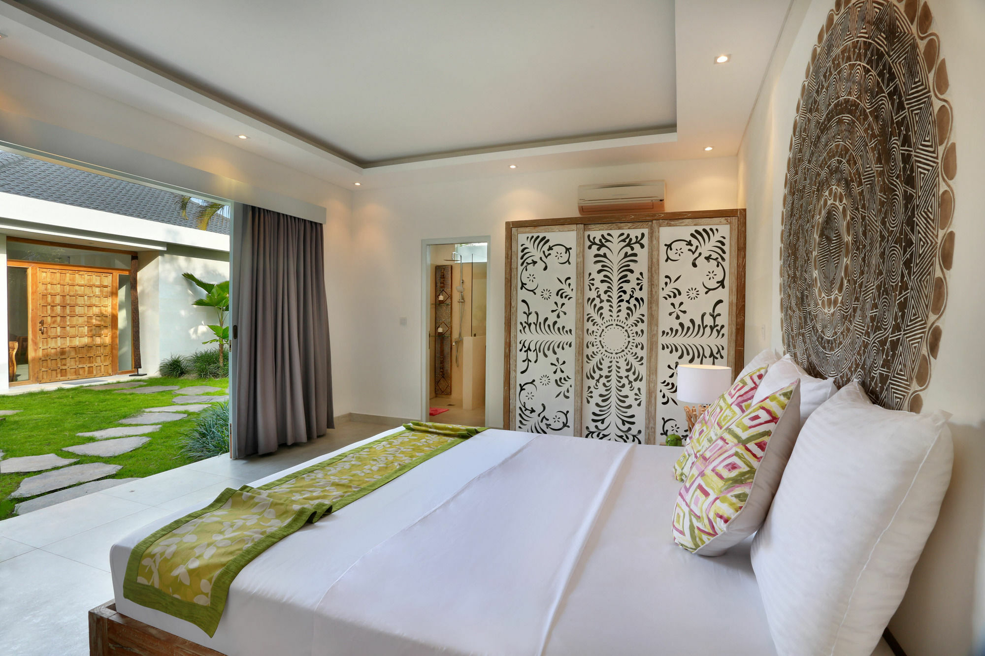 Seminyak White Design Villa Экстерьер фото